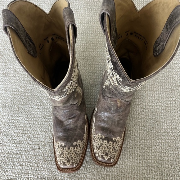 Vintage Leather Brown Embroidered Heeled Boots - Picture 6 of 10